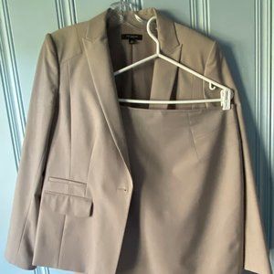 Classic beige Ann Taylor summer suit, size 12-14